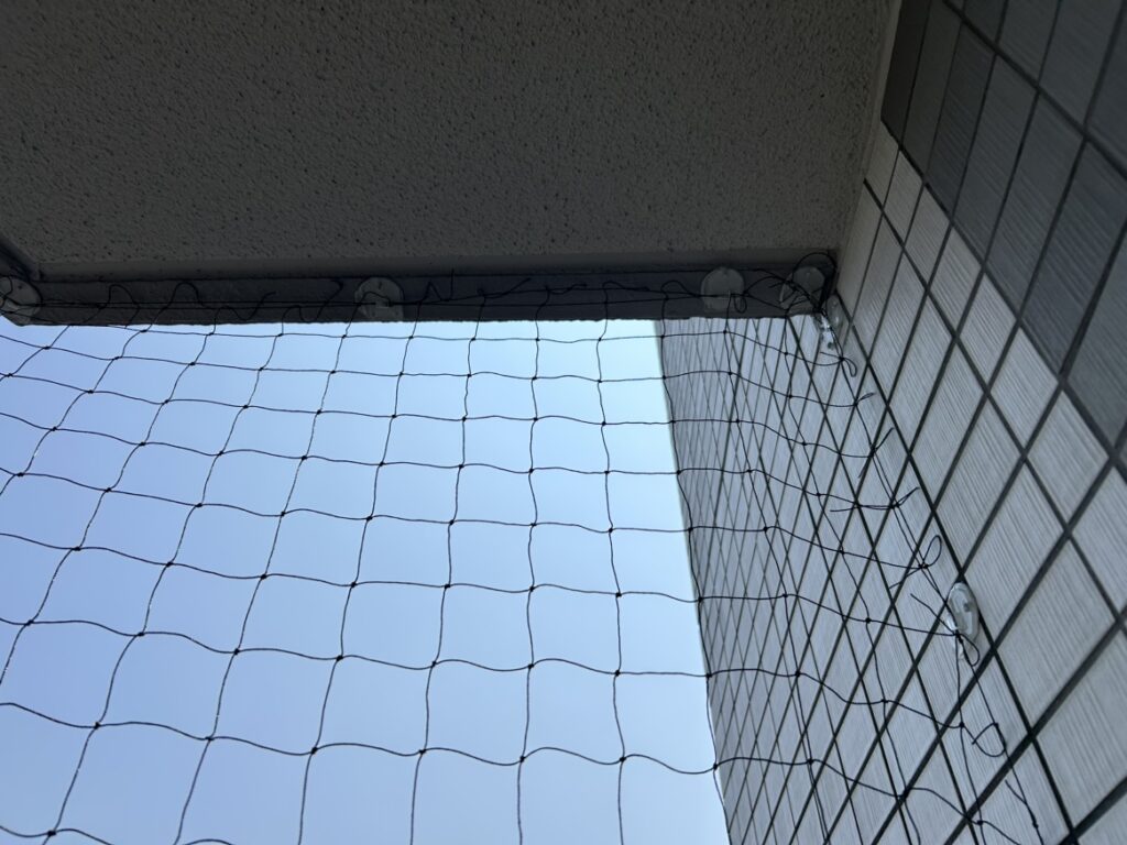 マンションベランダのハトネット設置