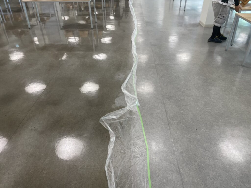 床ワックス剥離作業