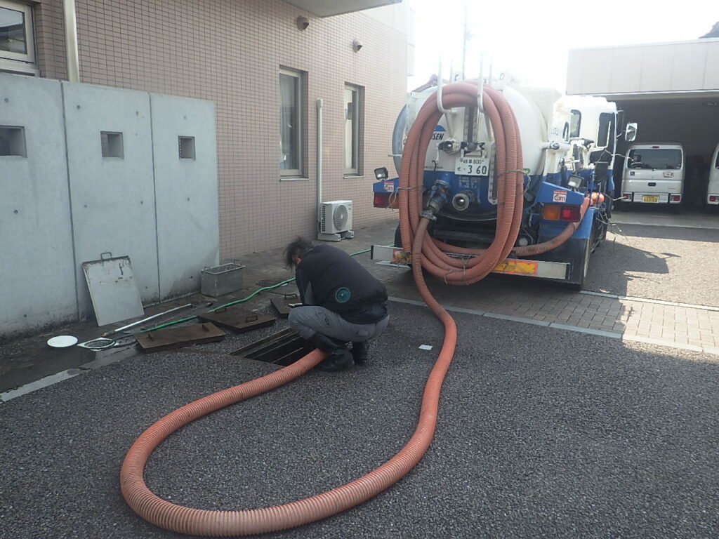 グリストラップ清掃(バキューム吸引)