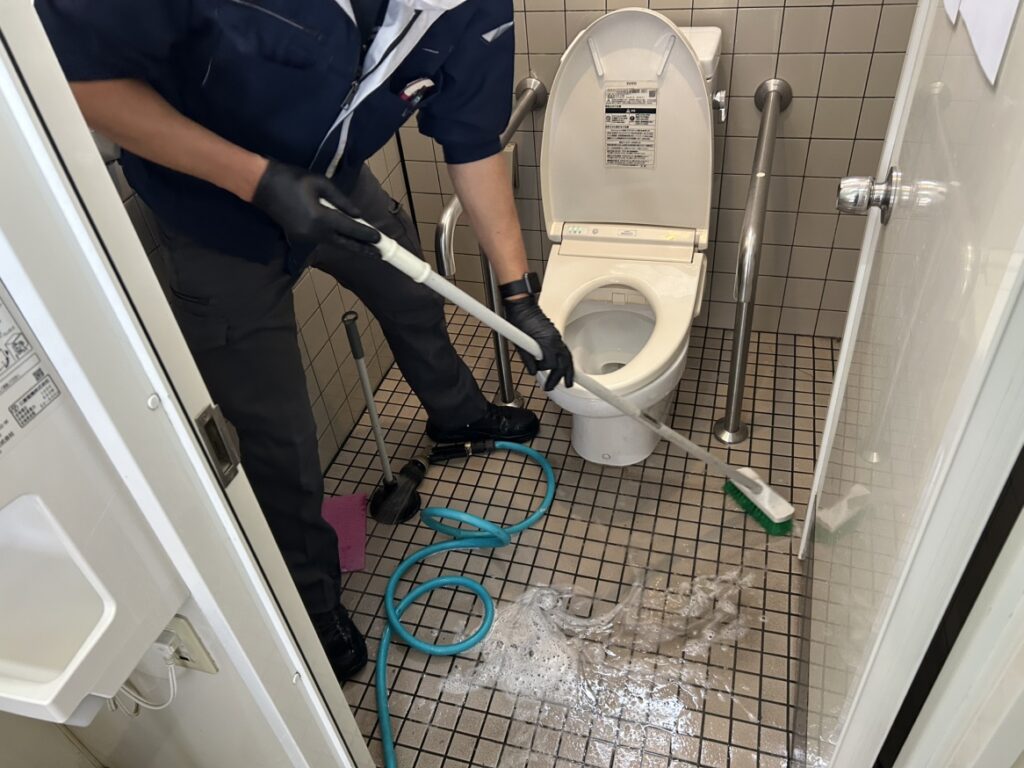 トイレ消毒・清掃作業